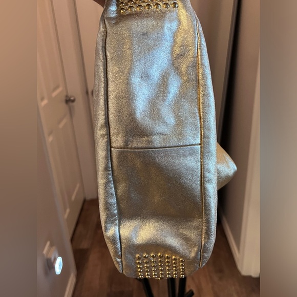 1980’s METALLIC GOLD leather VINTAGE studded bag with 🦁 LION HEAD studs - Picture 13 of 15